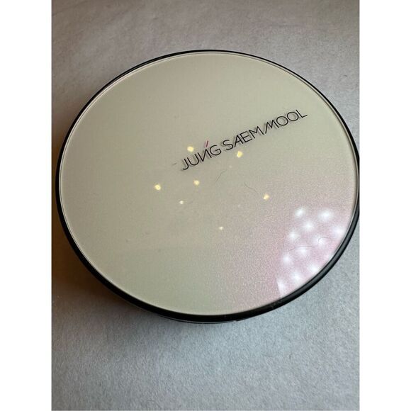 jung saem mool essential skin nuder cushion fair-light broad spectrum sunscreen - Picture 1 of 4